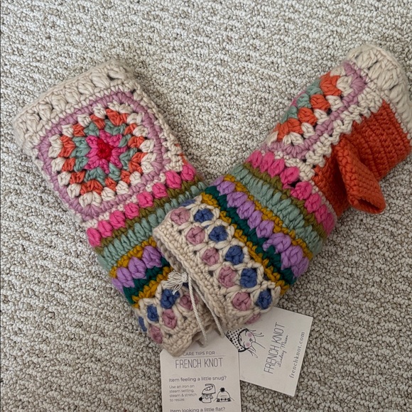 Woodstock Crochet Handwarmer by French Knot - Picture 4 of 6